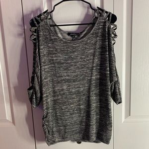 grey HeartSoul 3/4 sleeve top!